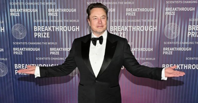 Elon Musk mantiene el puesto del hombre más rico del mundo