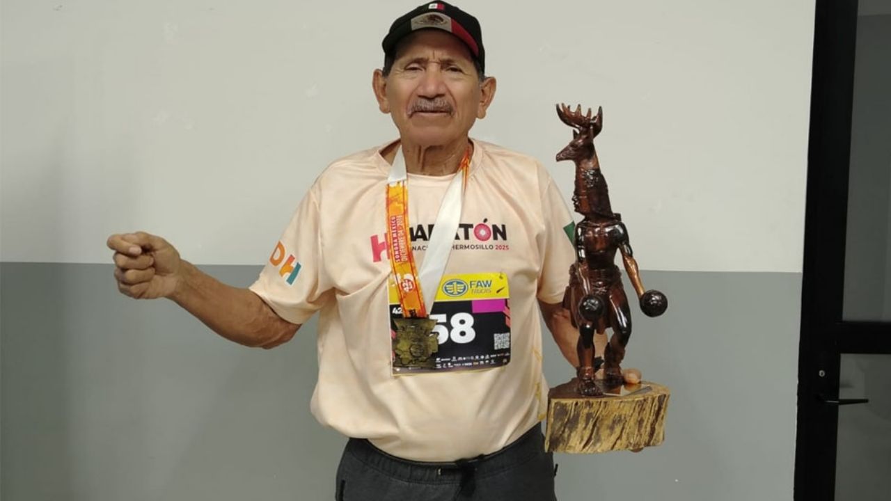 Meta cumplida: José de Jesús Cózari Barrera de Ciudad Obregón llega a la meta de los 100 maratones