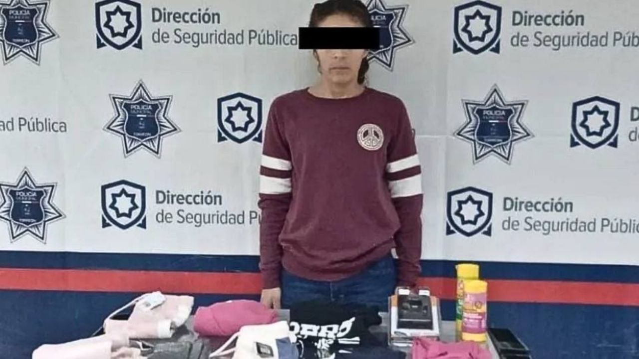 Detienen a mujer que llevaba casi 3 mil pesos en productos sin pagar de una tienda en Torreón