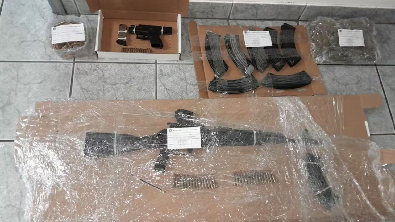 En plena Navidad, autoridades detienen a dos hombres armados tras persecución en Nogales