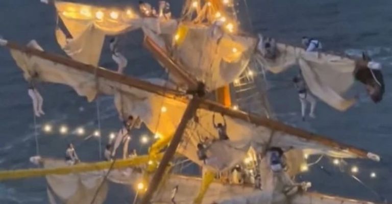 El Cuauhtémoc sufrió daños materiales y quedó detenido en un muelle de NY