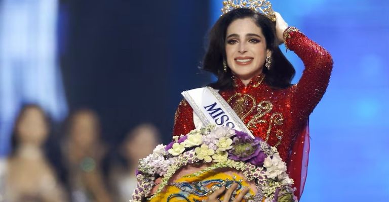 Bosch fue la primera mujer de Tabasco en obtener el título de Miss Universe México y representar al país en el certamen internacional