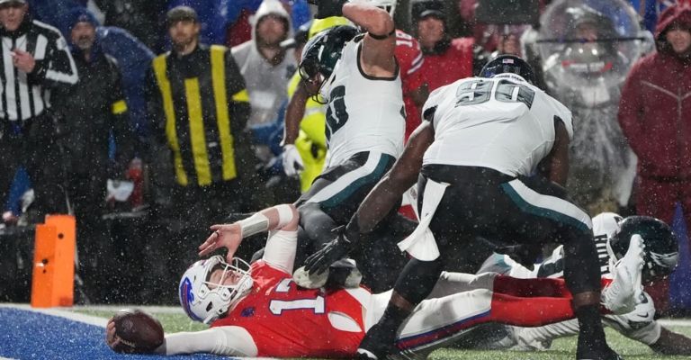 Allen fue maltratado por la defensiva de los Eagles