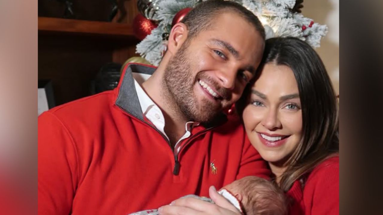 (FOTO) Carlos Said y Claudia Martín dan la bienvenida a su hijo y comparten emotivo mensaje navideño