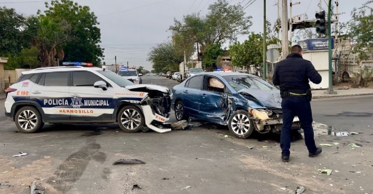 Se registra choque en el cruce de las calles Mendoza y Olivares.