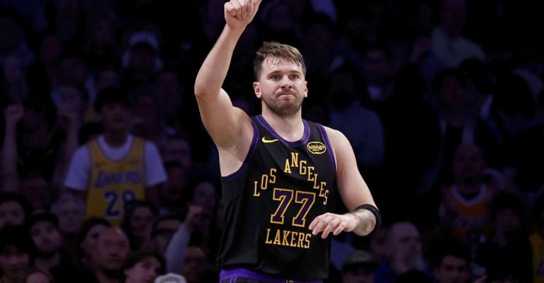 Doncic encabezó la ofensiva de Lakers
