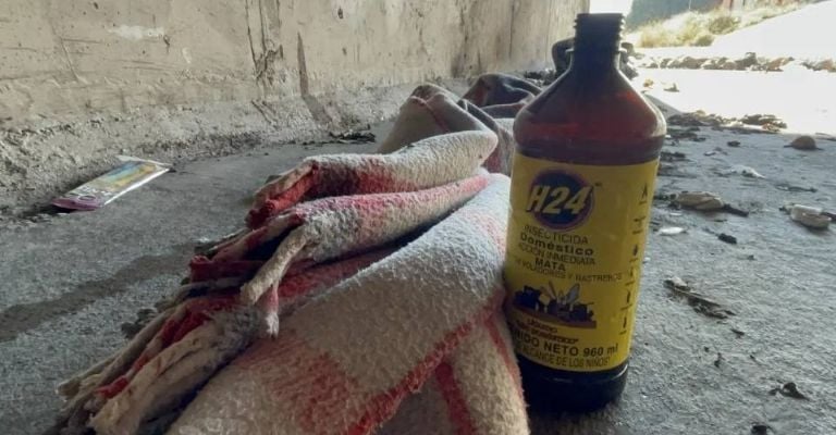 Trascendió que le hombre había ingerido varios sorbos de una botella de insecticida H-24.