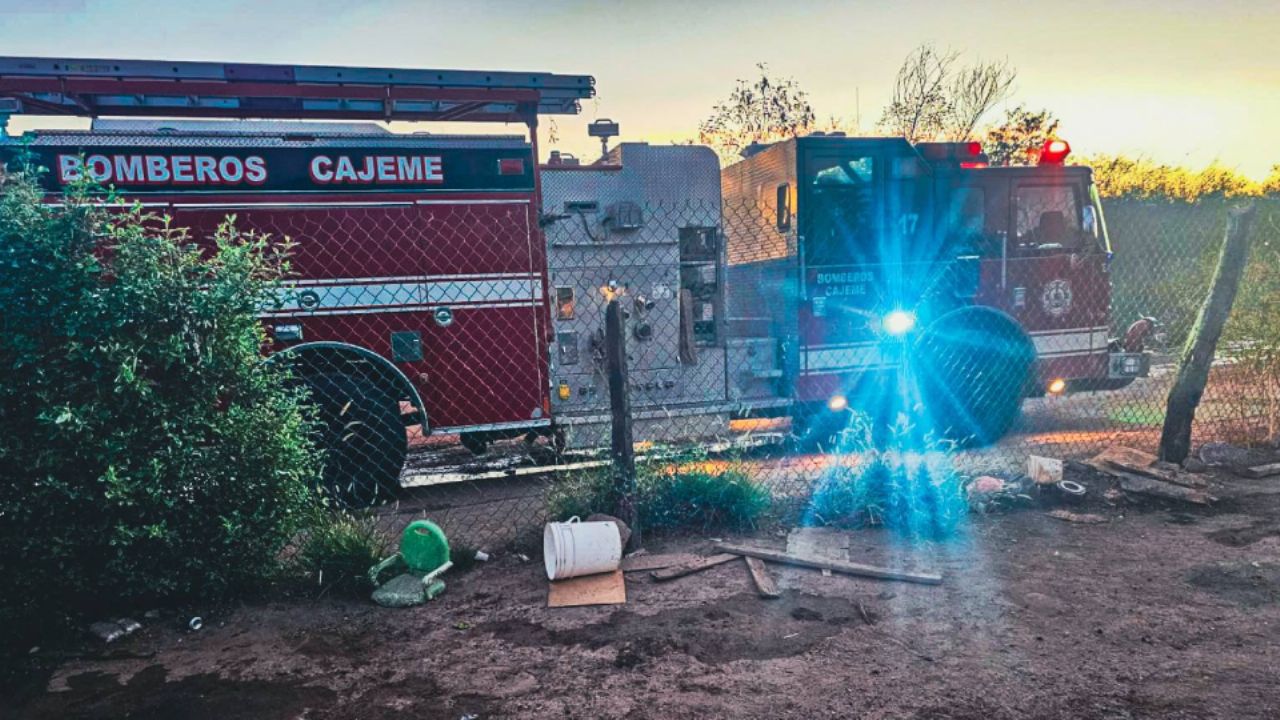 Hornilla de leña provoca INCENDIO en Cajeme; RESCATAN a familia con menores en la colonia Leandro Valle