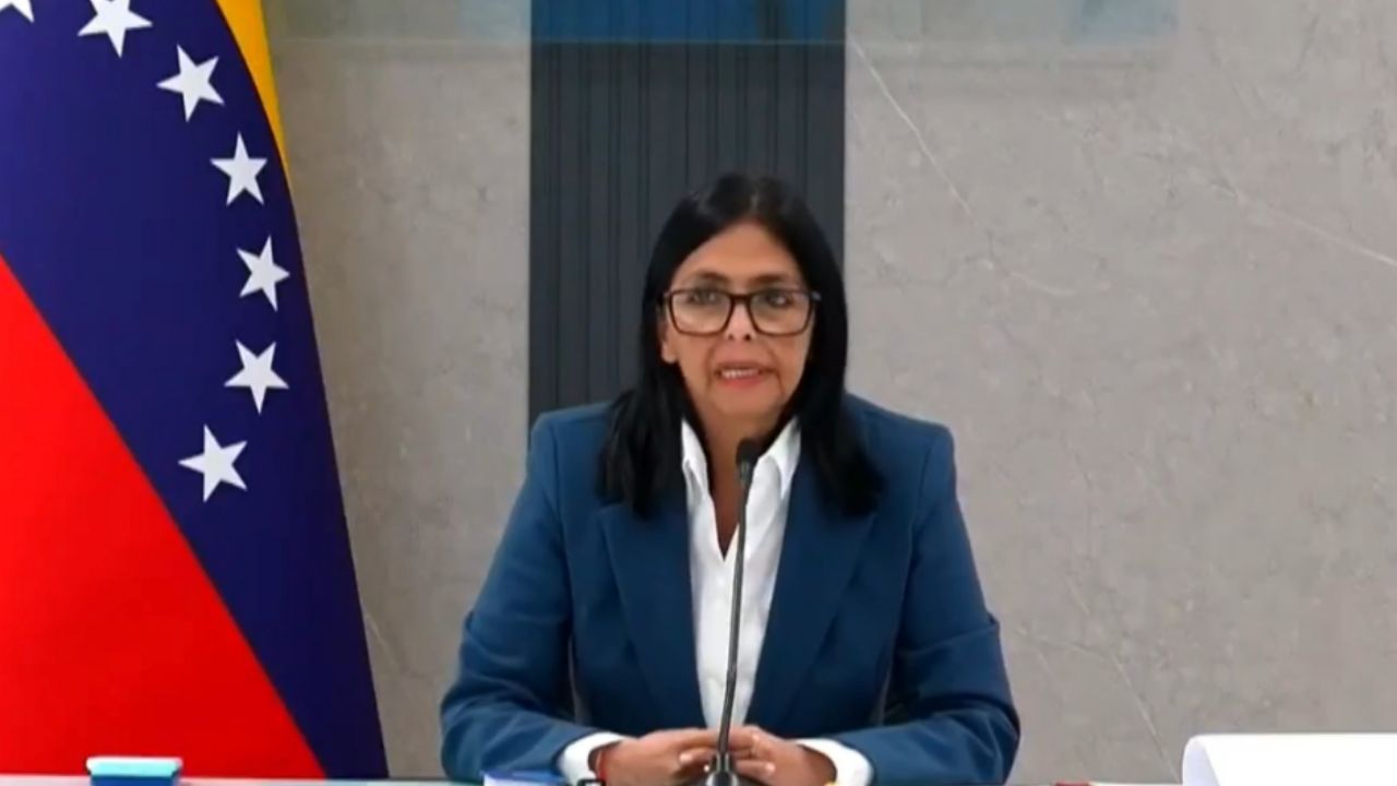 Delcy Rodríguez afirma que Venezuela no será “colonia” de Estados Unidos y exige liberación de Nicolás Maduro