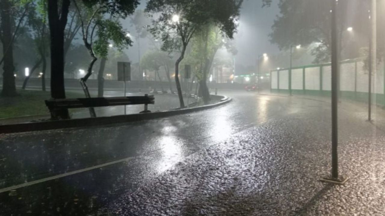 Clima HOY domingo 4 de ENERO de 2026 en la NOCHE: LLUVIAS y CHUBASCOS por frente frío 26