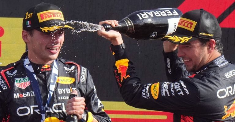Pérez reconoció la difícil de correr junto a Verstappen