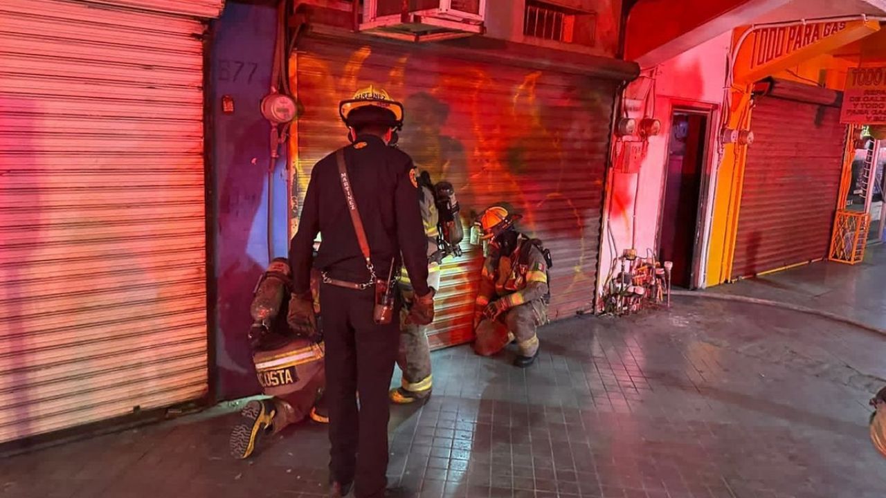 Voraz INCENDIO en taller de Monterrey causa pánico y moviliza a las autoridades
