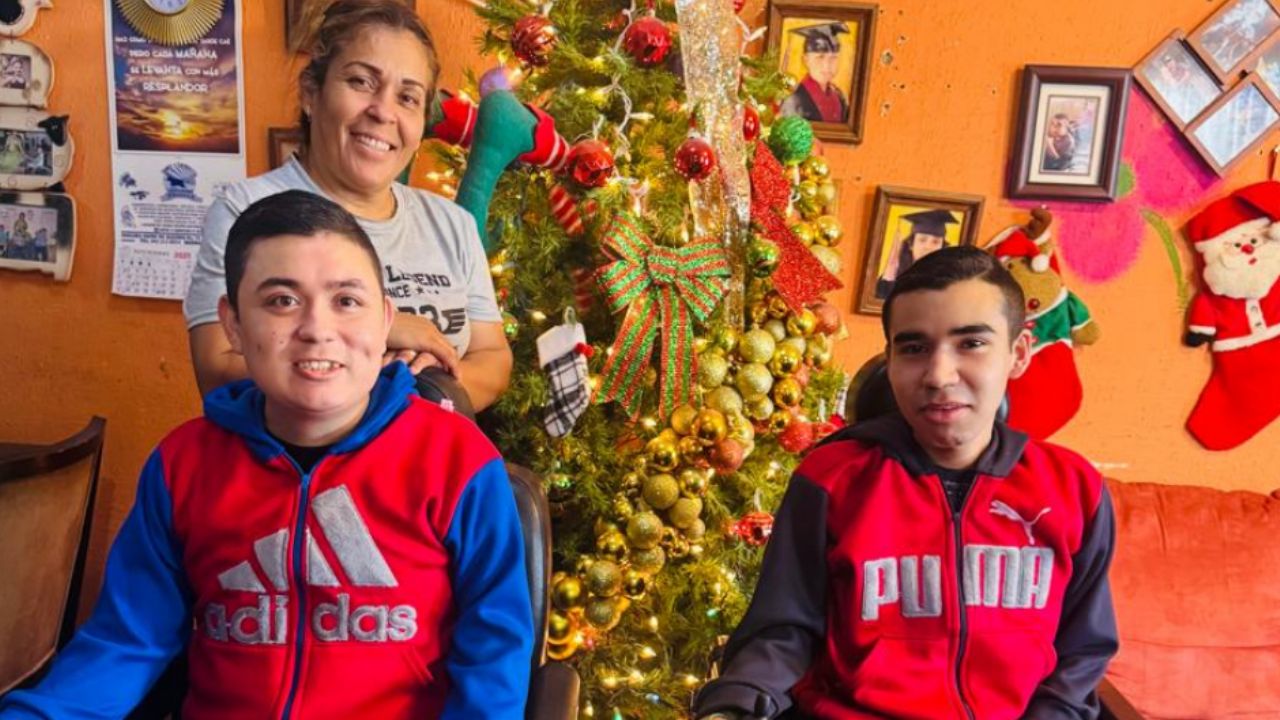 Karmina y sus dos hijos: una historia de amor que desafía el pronóstico médico; son apoyados por Manlio Fabio Beltrones