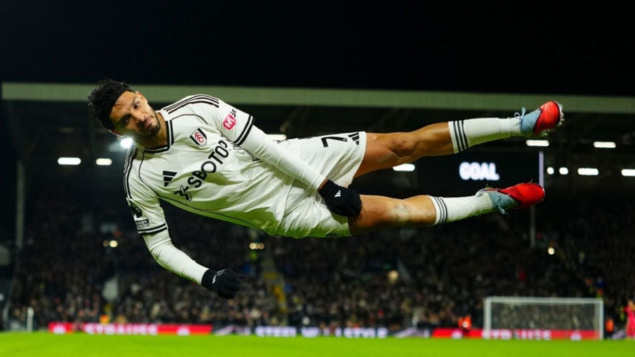 Raúl Jiménez anota golazo y comanda la victoria del Fulham ante el Chelsea