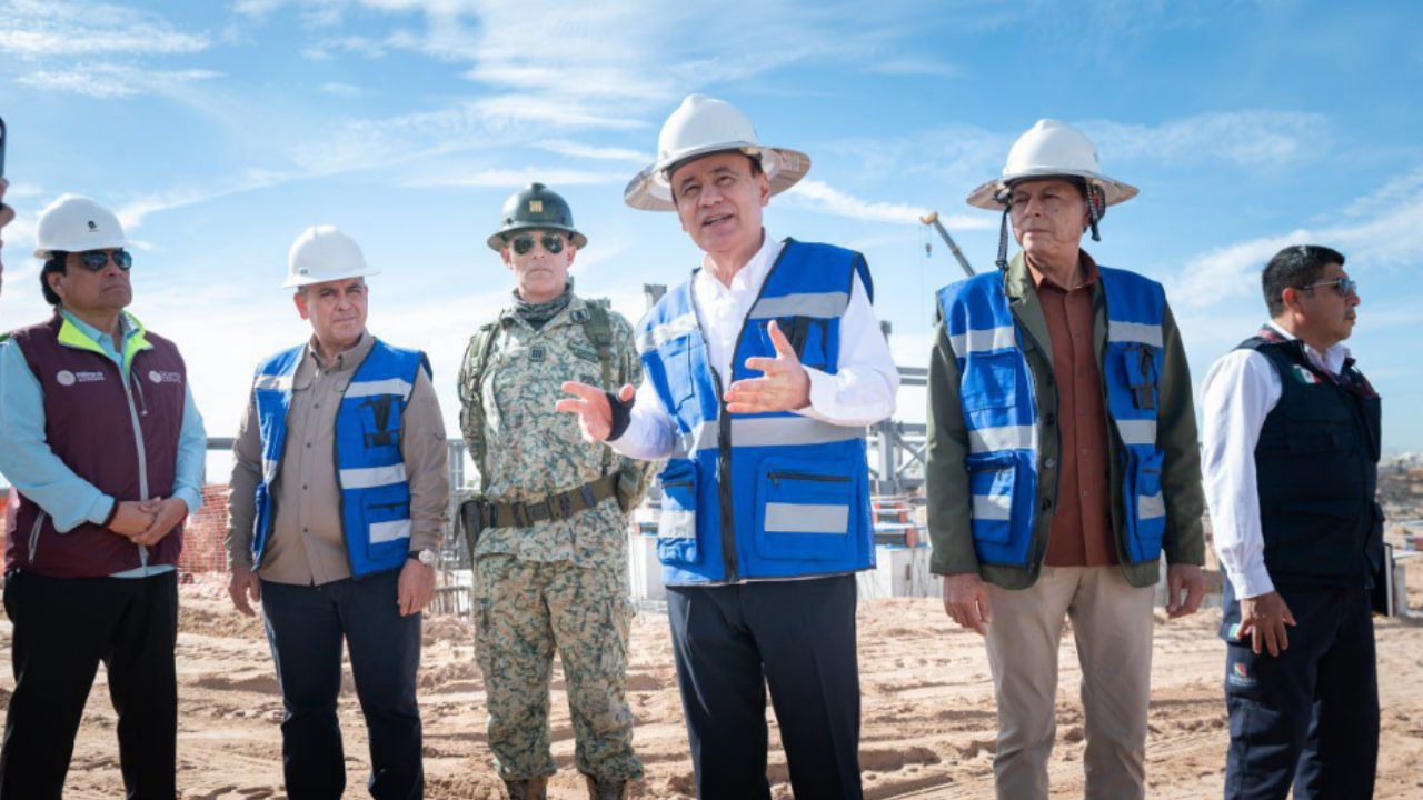 Alfonso Durazo supervisa los avances en la construcción de hospital de San Luis Río Colorado