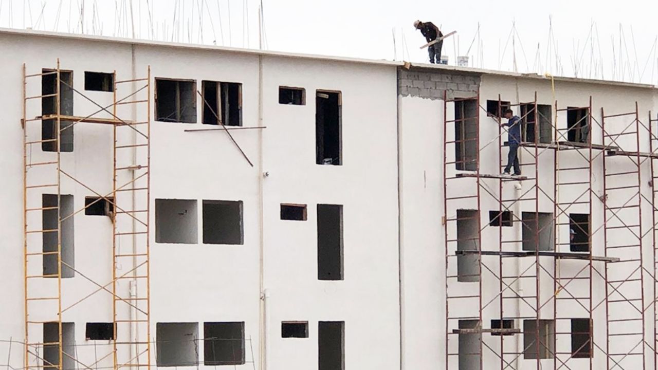 Lamarque Cano impulsa construcción de viviendas sociales en Ciudad Obregón; 250 casas están casi listas para ser entregadas