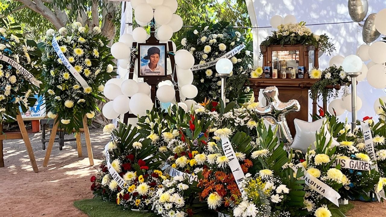 Emotiva despedida para Jorge, menor víctima de incendio en la Leandro Valle; su escuela le da el último pase de lista