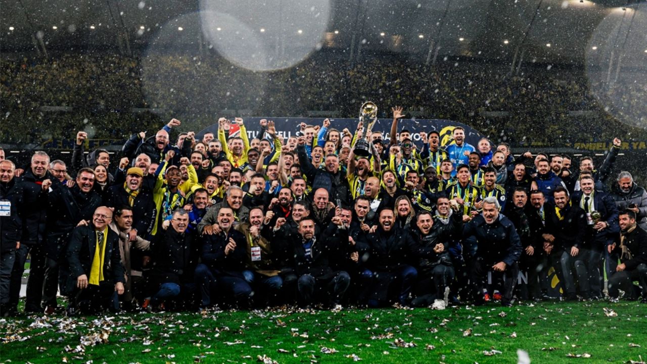 Edson Álvarez consigue un título más; Fenerbahçe se erige como campeón de la Supercopa de Turquía