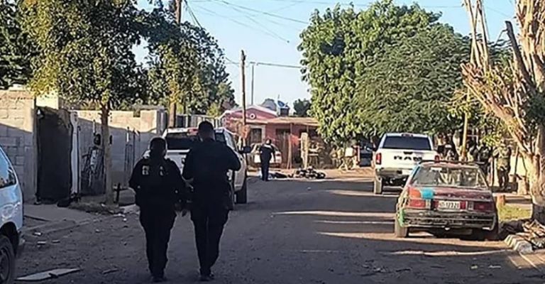 Ataque armado deja dos personas sin vida en el fraccionamiento Urbi Villa del Real.