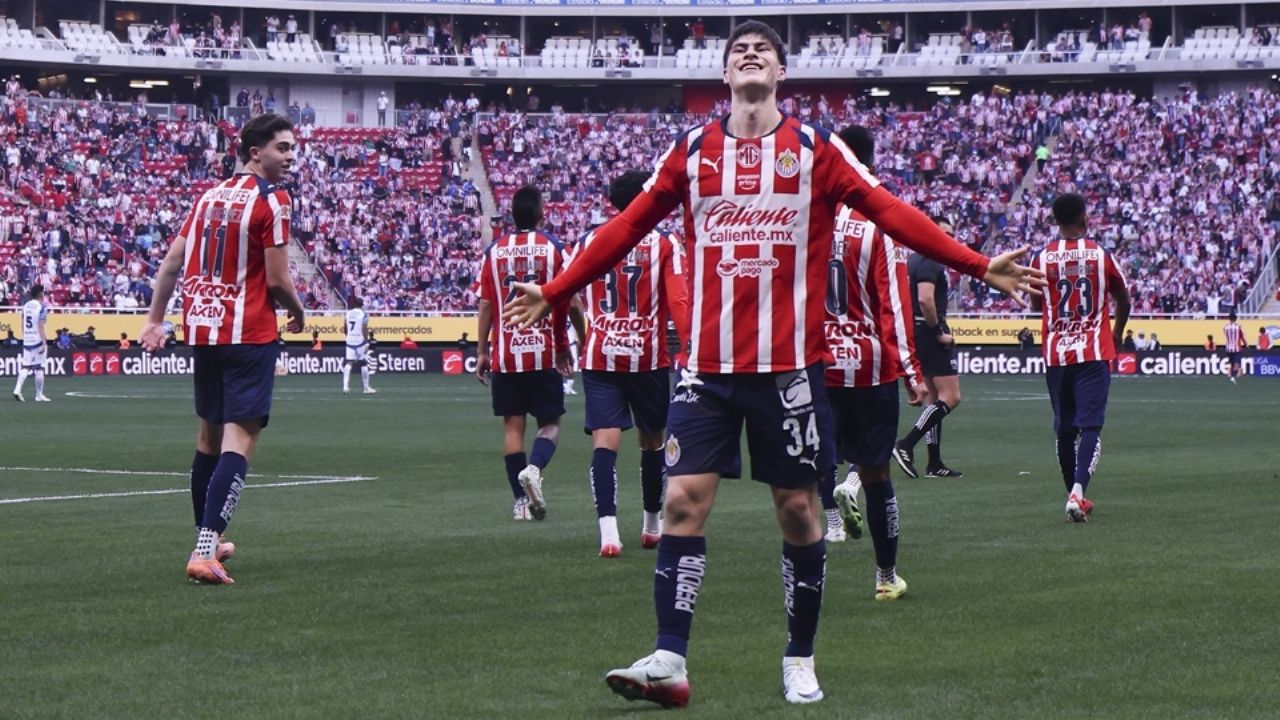 ‘Hormiga’ González y Brian Gutiérrez comandan a las Chivas del Guadalajara en su triunfo ante el Pachuca