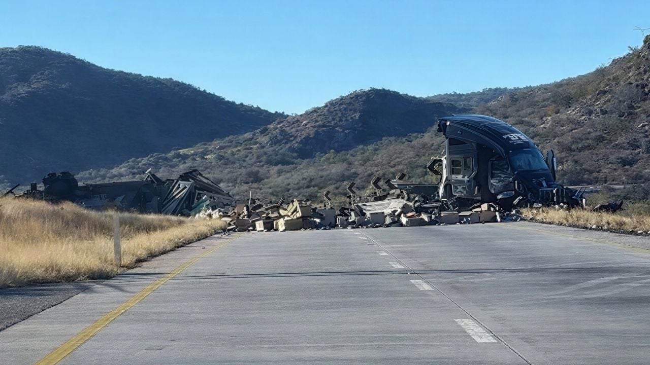 VIDEO: Volcadura de tráiler en carretera Hermosillo – Guaymas deja afectaciones al tránsito