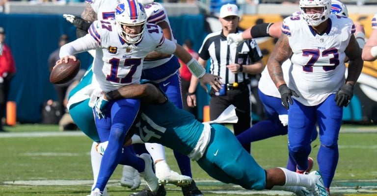 Allen resistió la presión de la defensiva rival