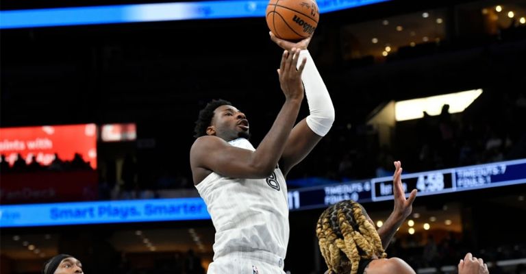 Grizzlies batallaron en casa ante los Nets