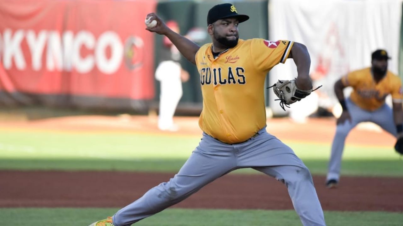 Pitcher estelar de los Yaquis de Obregón se acerca al título en la Liga Dominicana