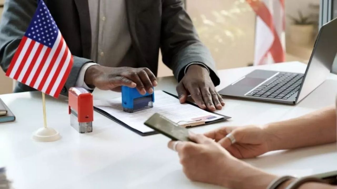 Estados Unidos CONGELA la emisión de visas para 75 países; entre ellos se encuentran Brasil, Rusia e Irán