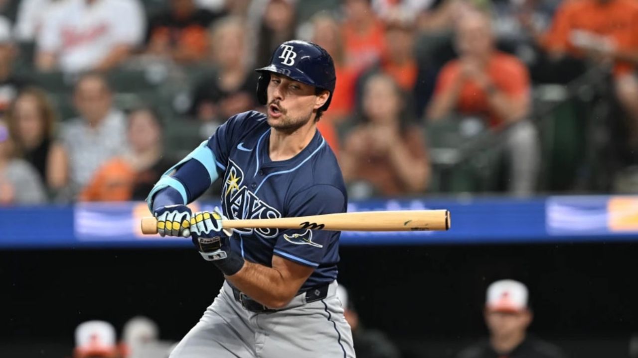 Canje a tres bandas: Josh Lowe pasa a los Angels, Gavin Lux a los Rays y Brock Burke a los Red