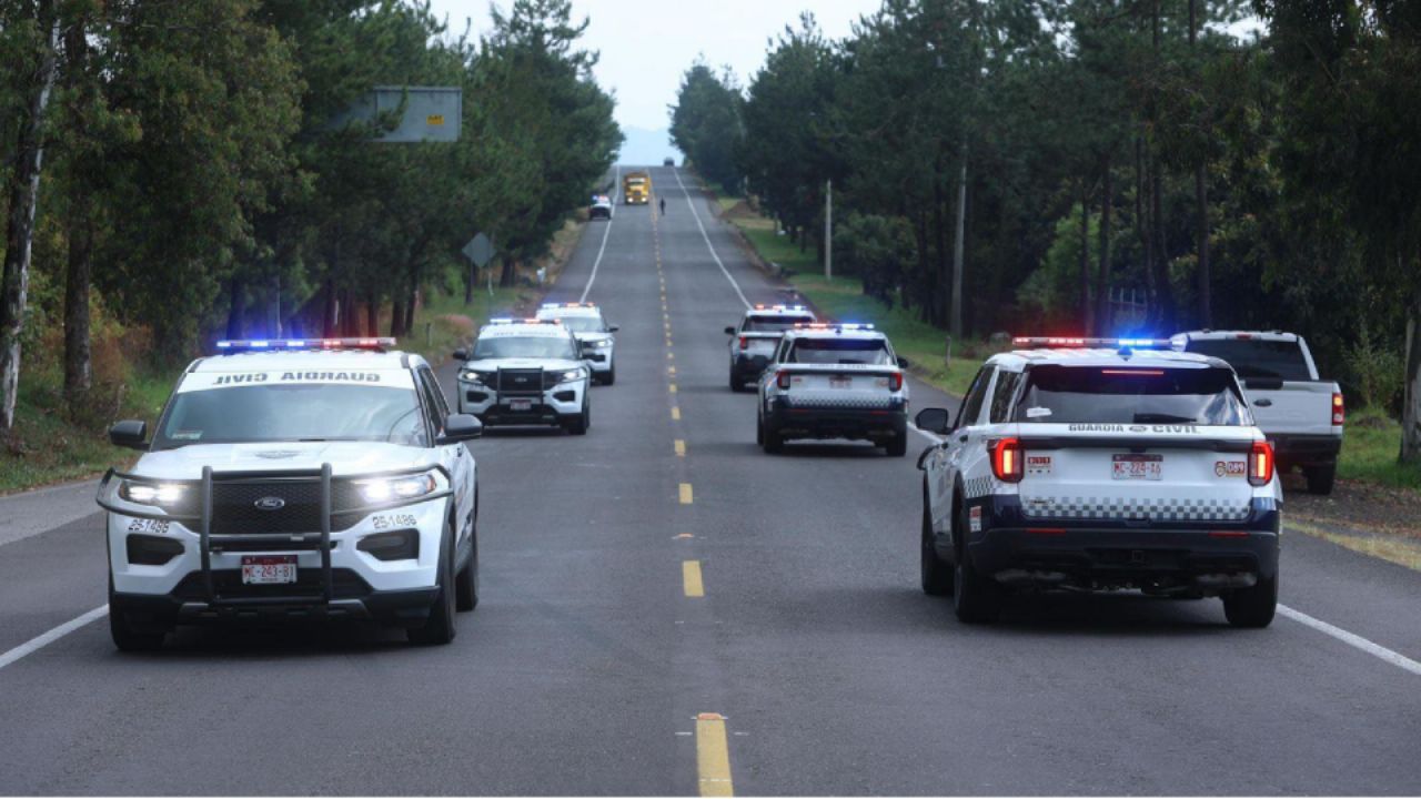 Tres cuerpos calcinados fueron abandonados a plena luz del día en Autopista del Occidente de Michoacán