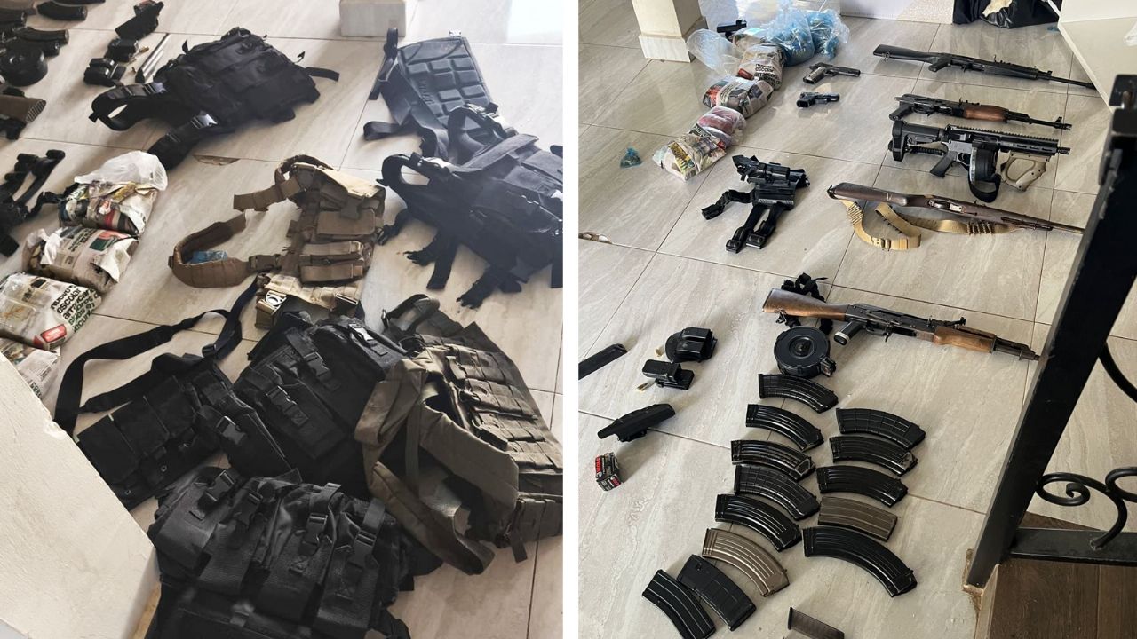 Duro golpe al crimen en Sonora: Aseguran tráiler que transportaba armas y vehículos robados