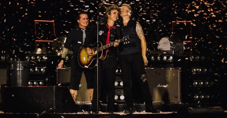 La banda de punk rock estará previo al inicio del juego