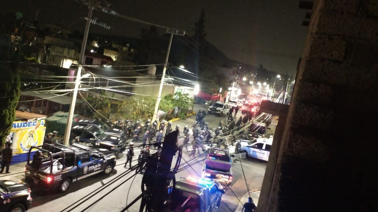 Iztapalapa: Más de 100 vecinos interceptan a presuntos ladrones para LINCHARLOS; SSC interviene