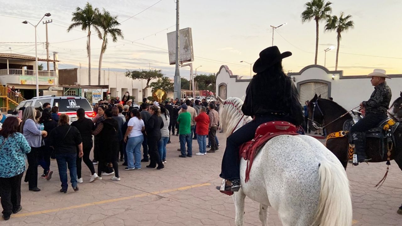 Con una emotiva cabalgata, Bácum rinde homenaje a su presidente municipal, Serge Enríquez Tolano