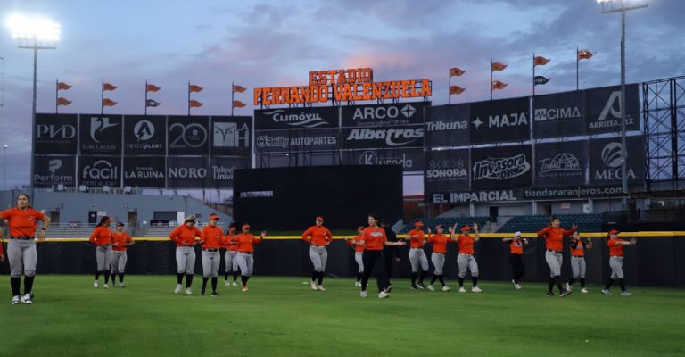 Naranjeros de Hermosillo Softbol ya suda los colores en el Fernando Valenzuela
