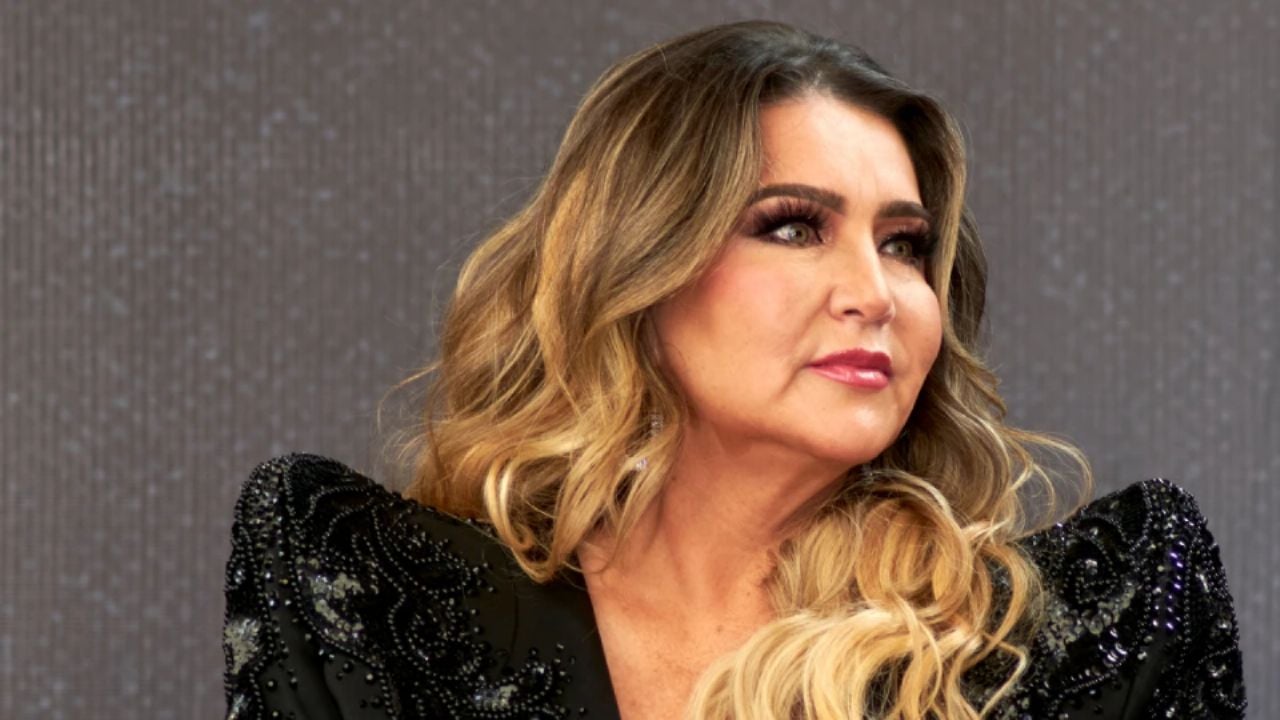 Entre lágrimas, Alicia Villarreal sale de la Fiscalía de Nuevo León reclamando justicia (VIDEO)