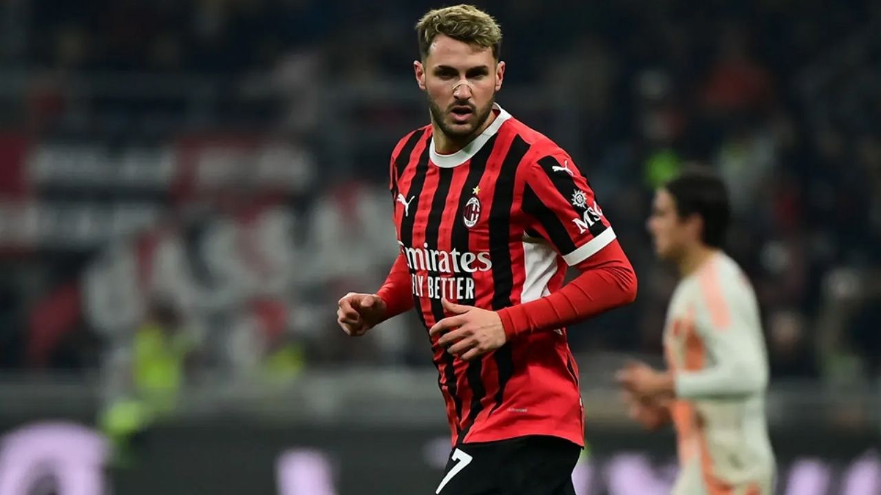 ‘Santi’ Giménez rompe el silencio por su complicado momento con el AC Milan: “No he demostrado nada”