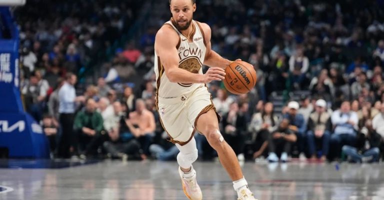 Curry encestó ocho intentos de triples