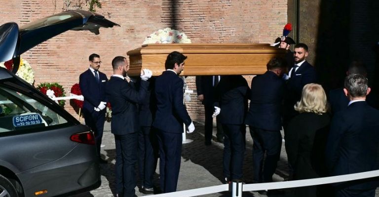 Valentino recibe homenaje en Roma