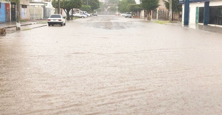 La ciudad lucha contra el impacto de las lluvias en calles clave y proyectos de rehabilitación