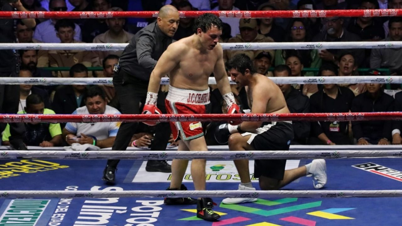 Julio César Chávez Jr. vuelve tras la polémica y gana por TKO, pero no convence ante débil rival