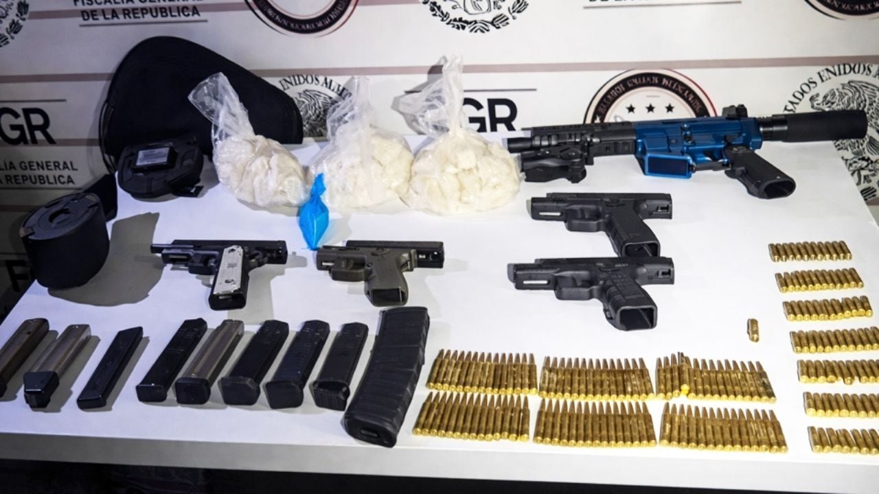 Catean casa de banda criminal al norte de Sonora; decomisan armamento, narcótico y vehículo