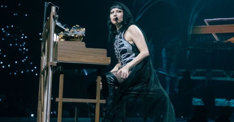 Lady Gaga comenzó su intervención señalando que necesitaba hablar de algo “extremadamente importante” para ella y para la gente de todo el mundo, pero especialmente para Estados Unidos.