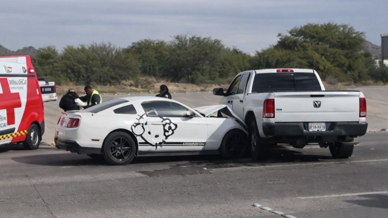 Patrulla de la AMIC provoca choque al norte de Hermosillo; automovilista resultó lesionado