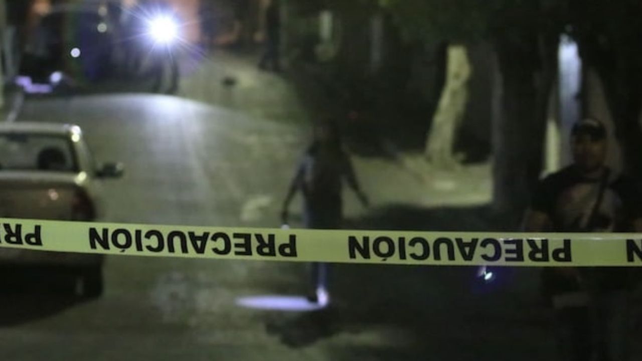 Sicarios matan a balazos a exjefe del grupo Zorros afuera de su vivienda en Iztapalapa