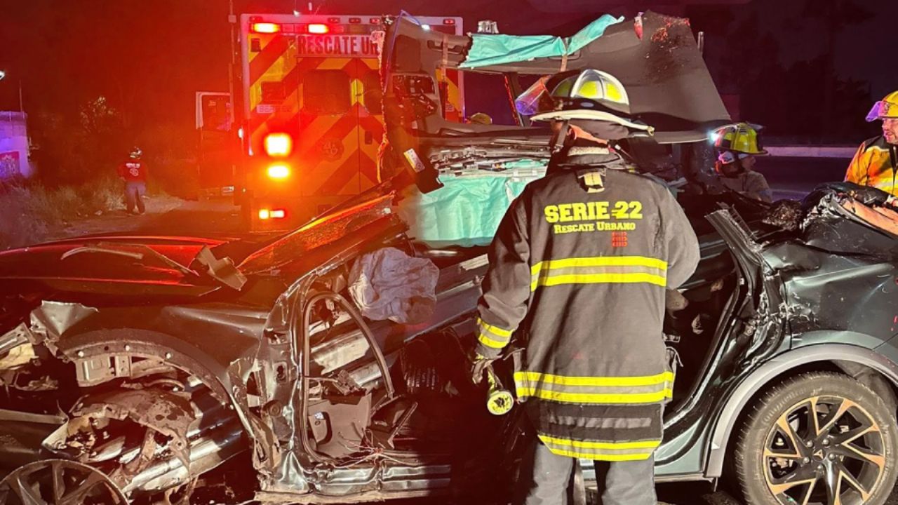 (FOTOS) ACCIDENTE sobre la México-Puebla: Cuerpo de conductor fallecido queda PRENSADO tras colisión