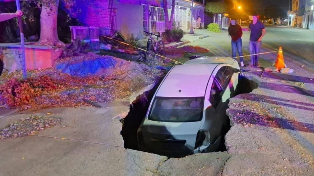 Era un conocido profesor: Fallece hombre tras caer a enorme socavón en el Centro de Guasave