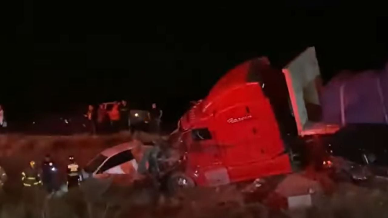 ACCIDENTES y rapiña en Sonora: Vuelca tráiler y se registra CHOQUE múltiple en Empalme-Ciudad Obregón