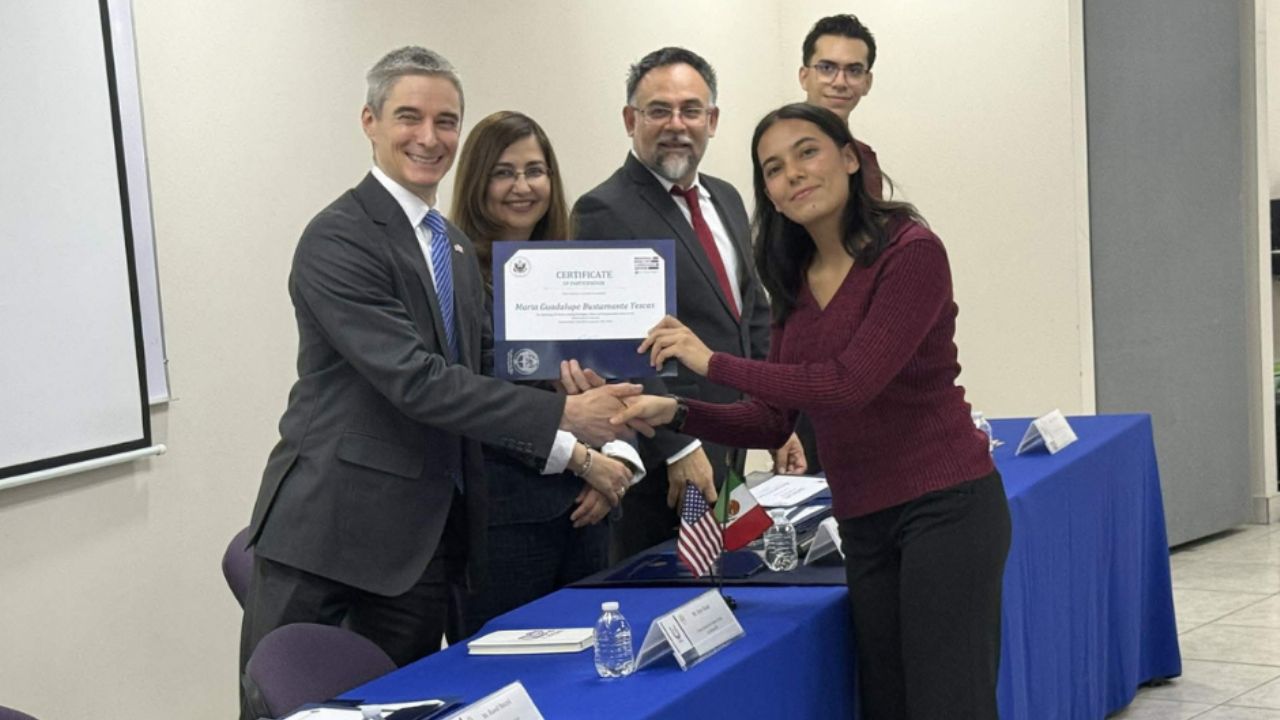 Estudiantes de la Unison se certifican en semiconductores; termina programa de semiconductores E3